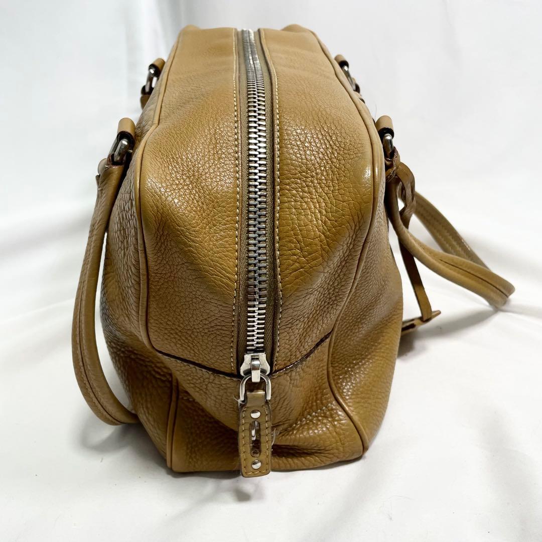 プラダ ボストンバッグ レザー ロゴ 型押し シボ革 大容量 A4可 茶色