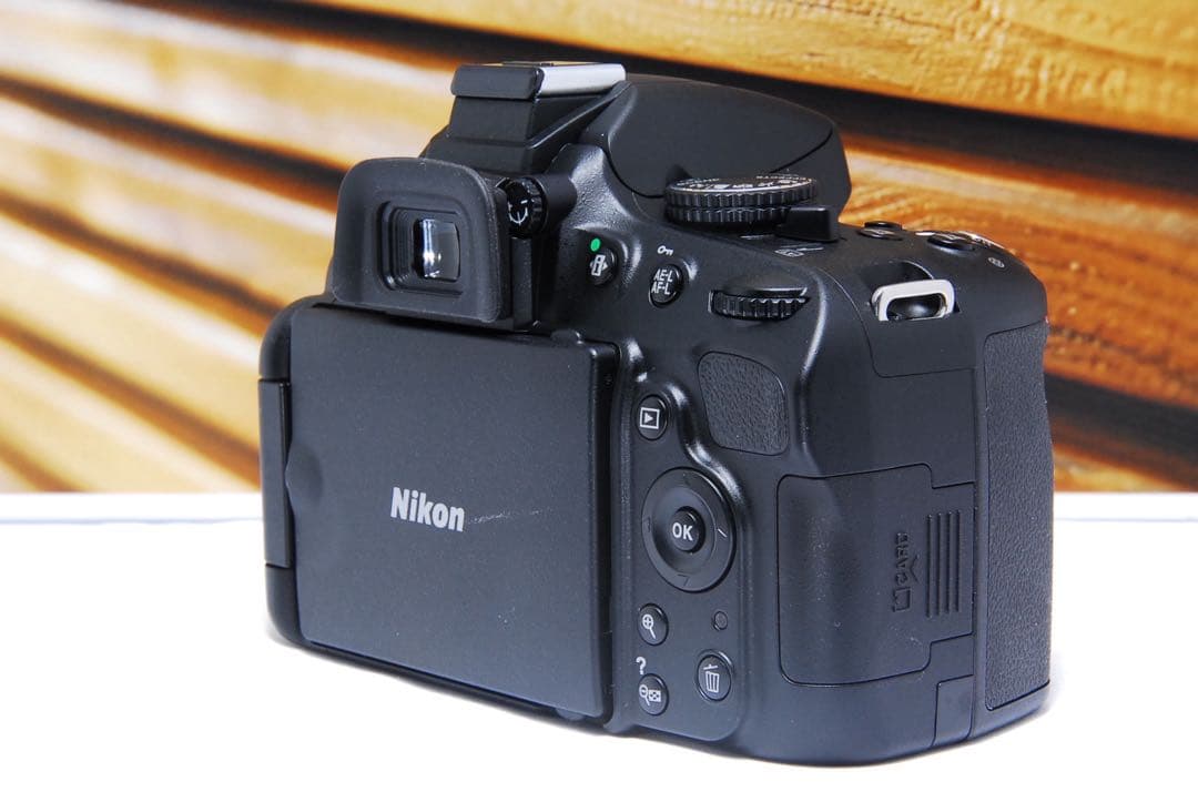 ショット数85回　Nikon D5100 スマホ転送　自由自在バリアングル液晶