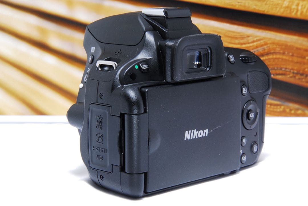 ショット数85回　Nikon D5100 スマホ転送　自由自在バリアングル液晶