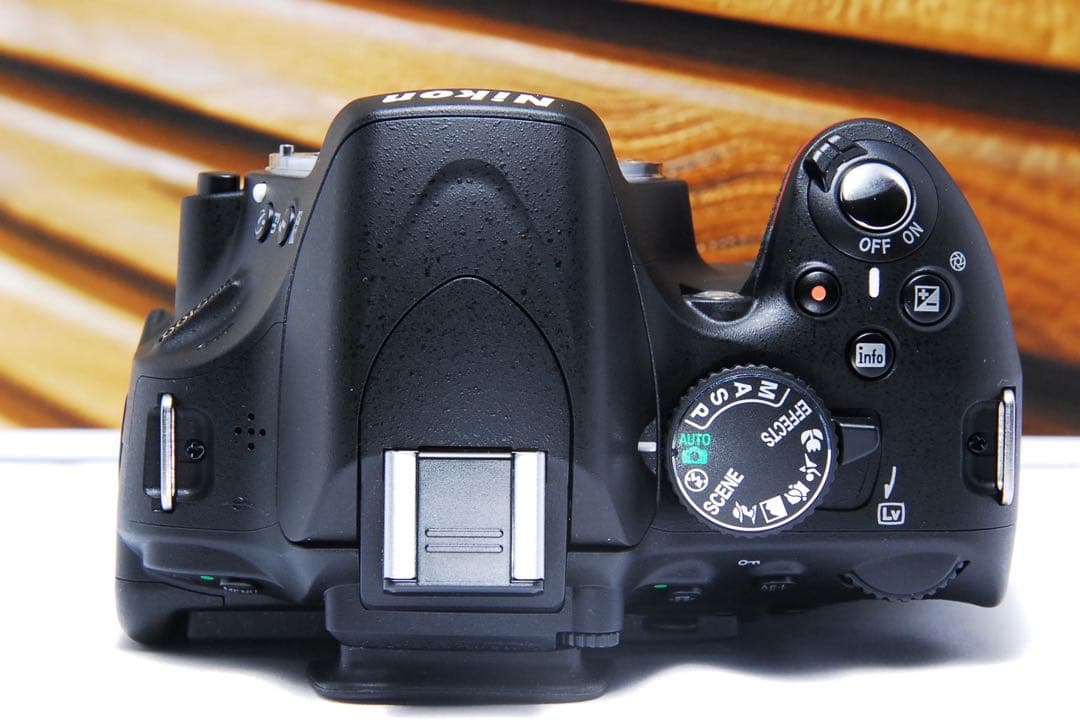 ショット数85回　Nikon D5100 スマホ転送　自由自在バリアングル液晶