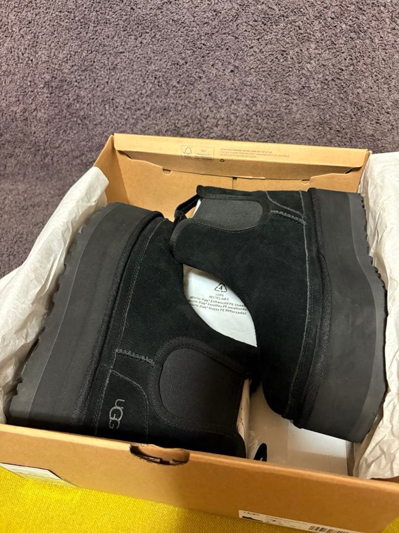 UGG ニューメルプラットフォーム チェルシー 黒 7 24㎝