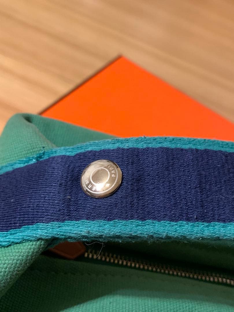 花•*¨*•.¸Hロゴ ショルダーストラップ付 ポーチ ブリッドアブラック