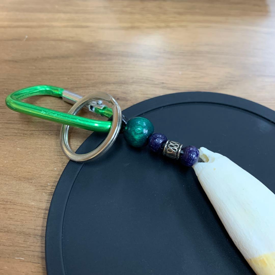 ヒグマ 熊 キバ 牙 キーホルダー