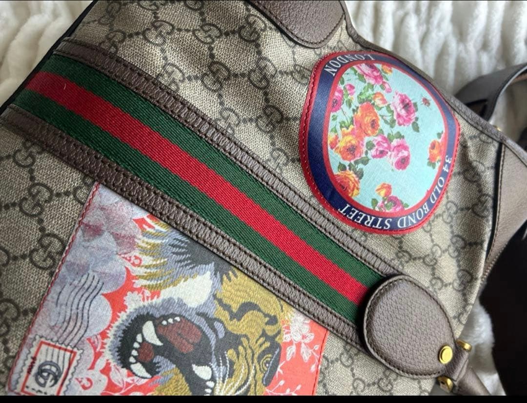 Gucci Courrier Soft GG Supreme アップリケ バッグ