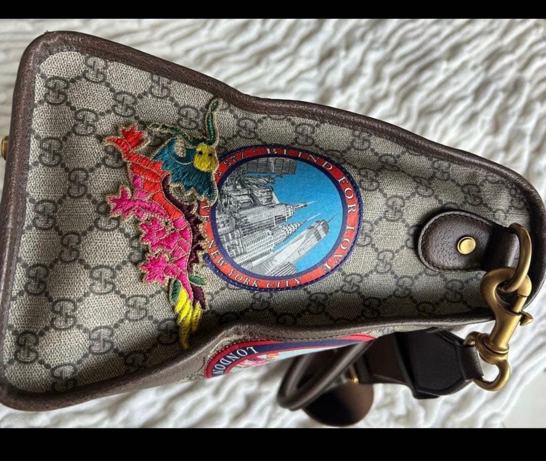 Gucci Courrier Soft GG Supreme アップリケ バッグ