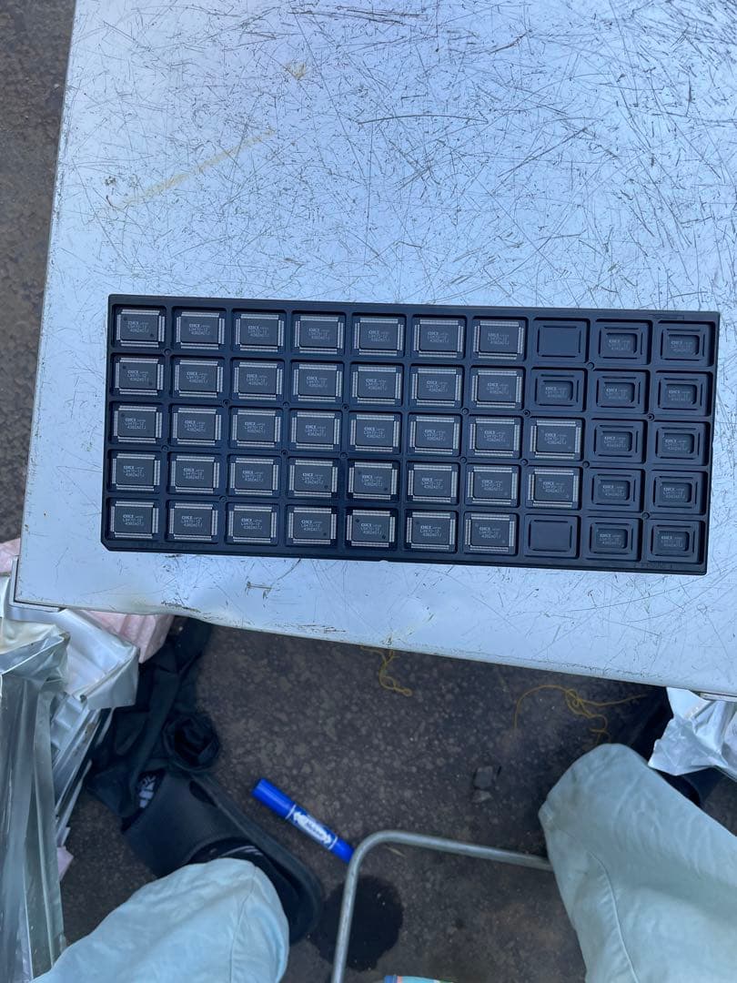 K47。電子部品IC OKI L9470-12(435個)。新品同様。未使用.