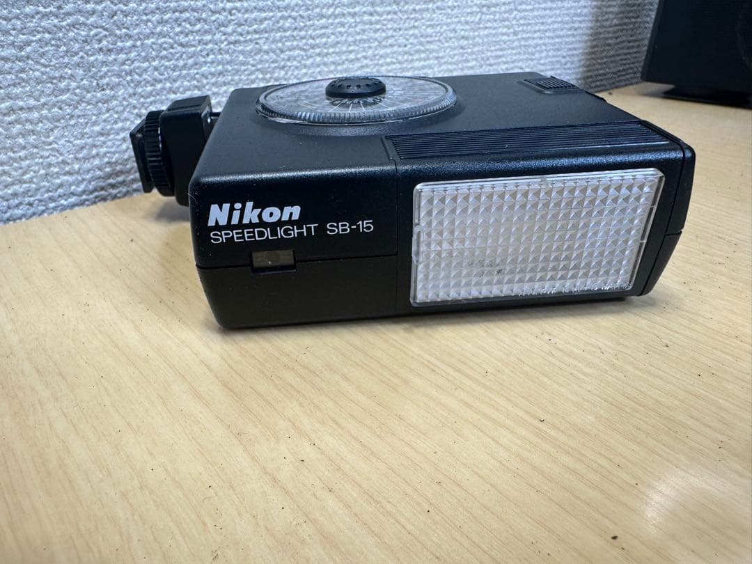 Nikon FE2 / Ai-s ズーム 35mm f2 レンズ、ライト等セット