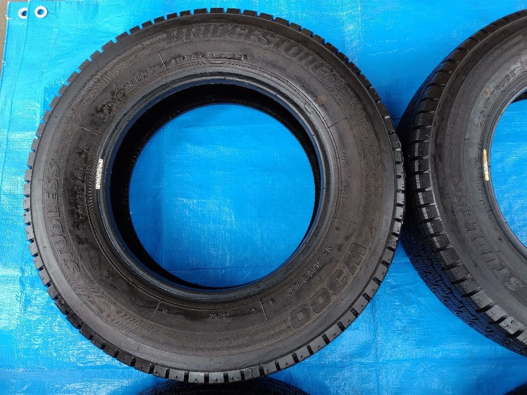 Ⓑ145R12・LT【2/2】軽トラ用スタッドレス・鉄ホイール付、２本分割