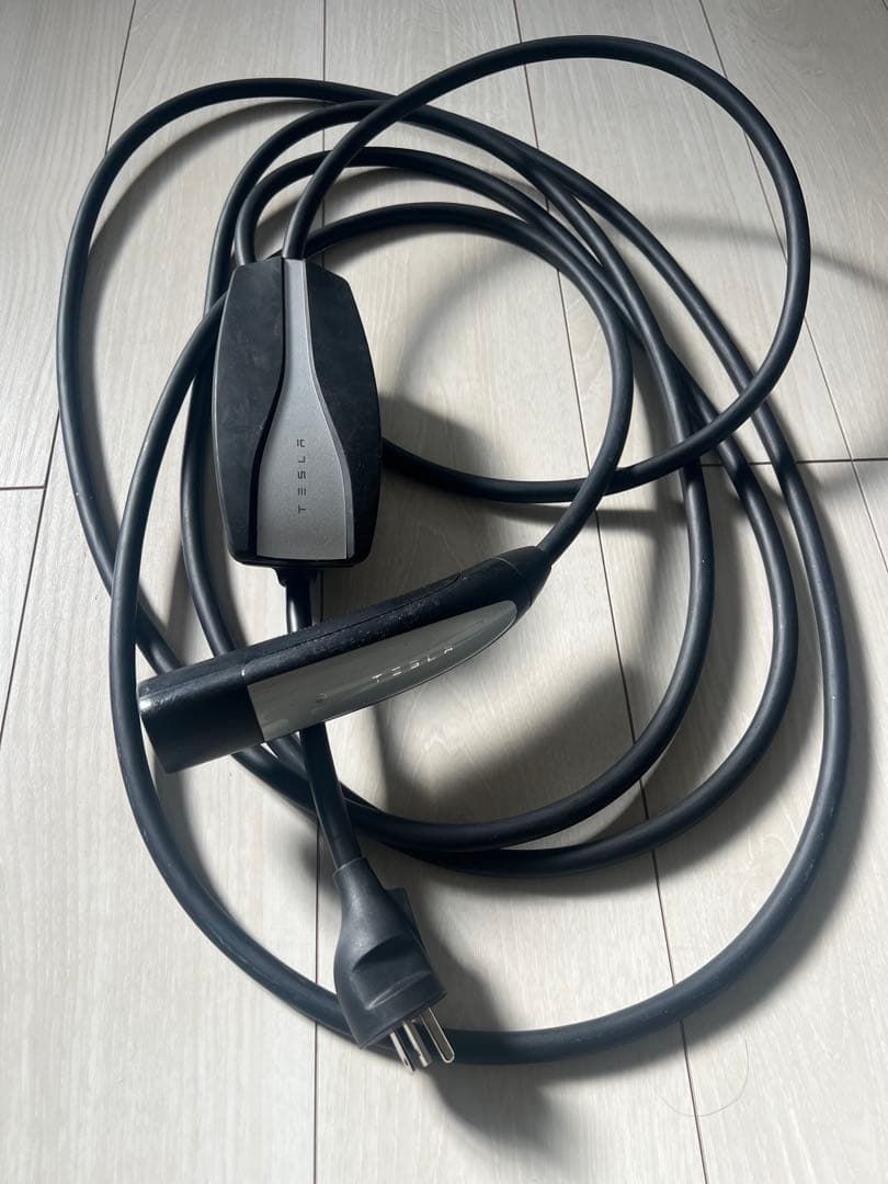 TESLA純正 「GEN Ⅱ モバイルコネクター」と「J1772 変換機」セット