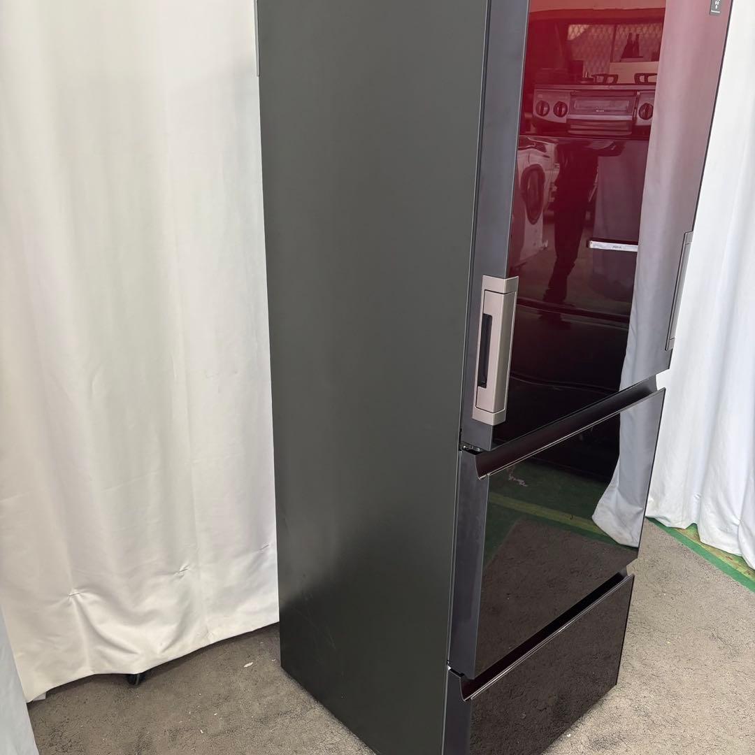 冷蔵庫　シャープ　300ℓ級　赤　プラズマ　自動製氷　両開　設置無料　安い　綺麗