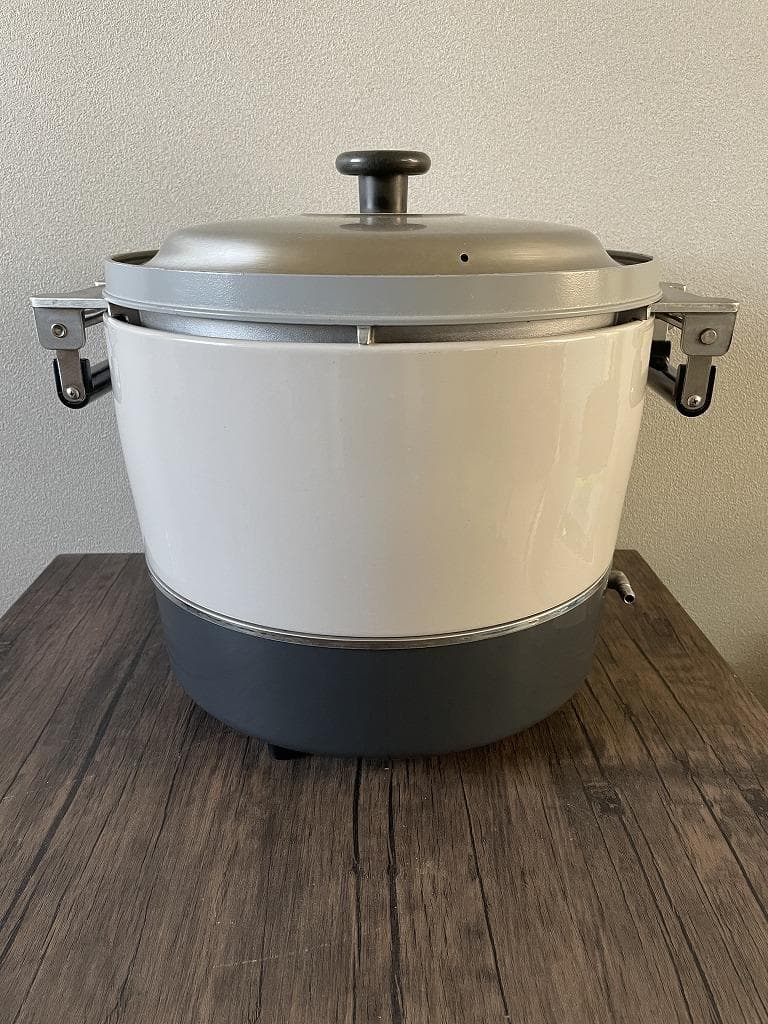 ①リンナイ　ガス炊飯器　RR-300C　LPガス（3.3升）2022年製