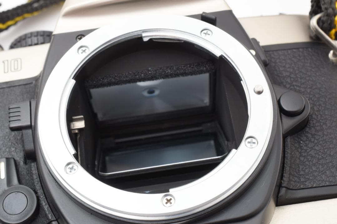 美品 ニコン FM-10　説明書付き　フィルムカメラ　モルト新品交換済 C969