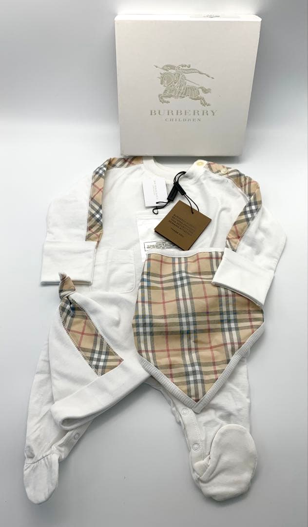 【新品】BURBERRY ベビー服 3点セット　xxs ロンパース　スタイ　帽子