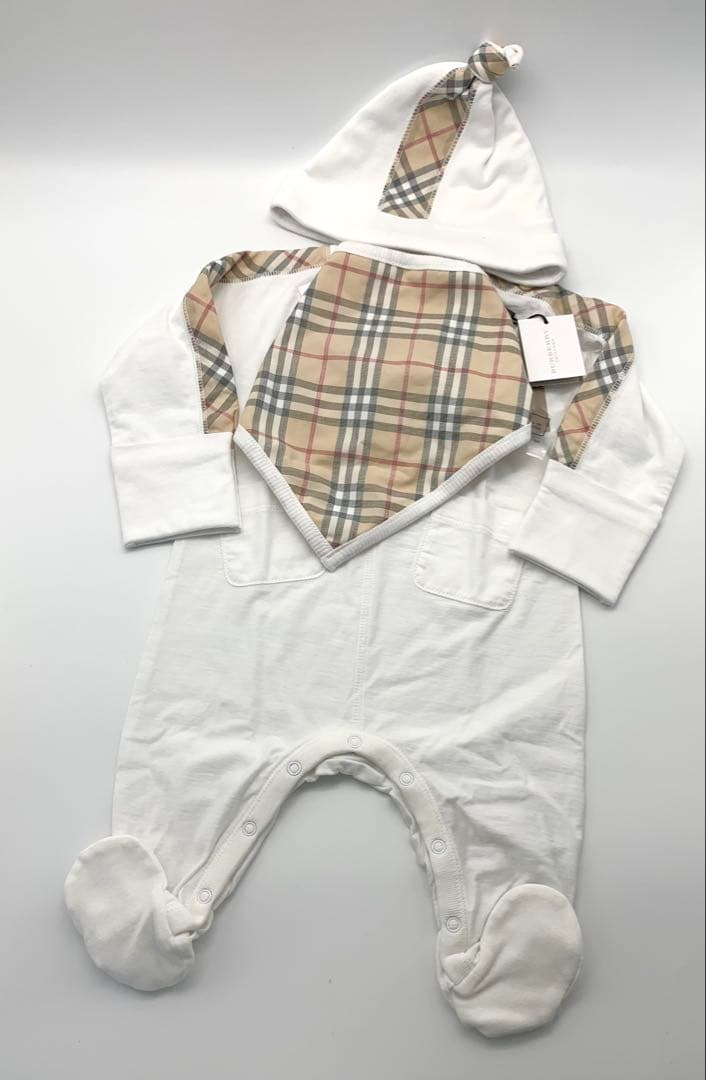 【新品】BURBERRY ベビー服 3点セット　xxs ロンパース　スタイ　帽子