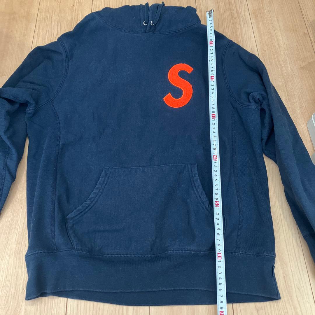 Supreme ネイビー パーカー オレンジSロゴ
