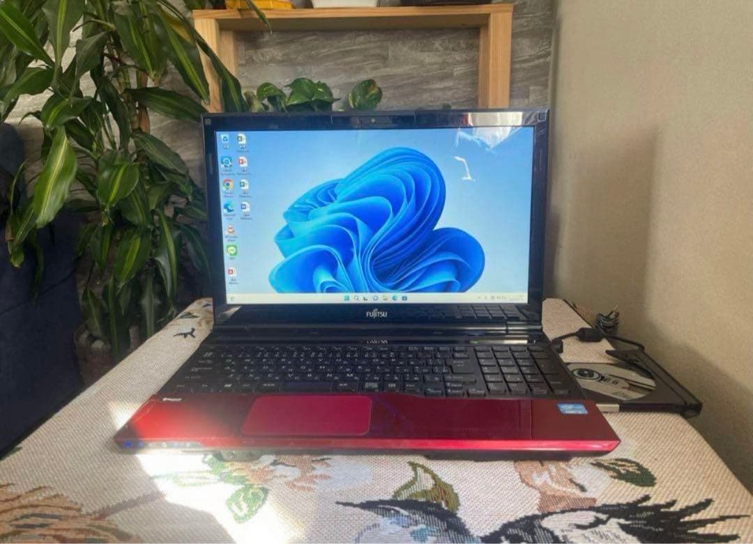 ■赤■Win11■富士通ノートパソコン■AH45/M