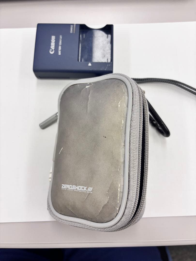 Canon IXY Digital 900 IS 本体と充電器