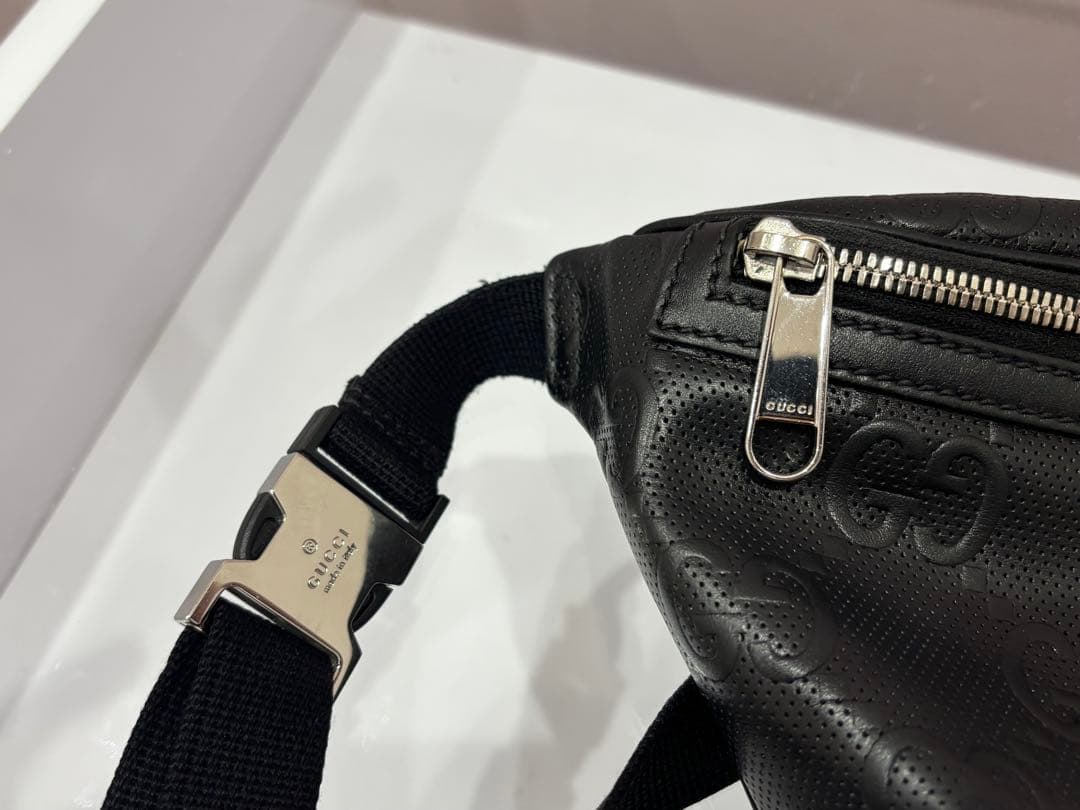 【SNW】GUCCI ブラック ボディバッグ