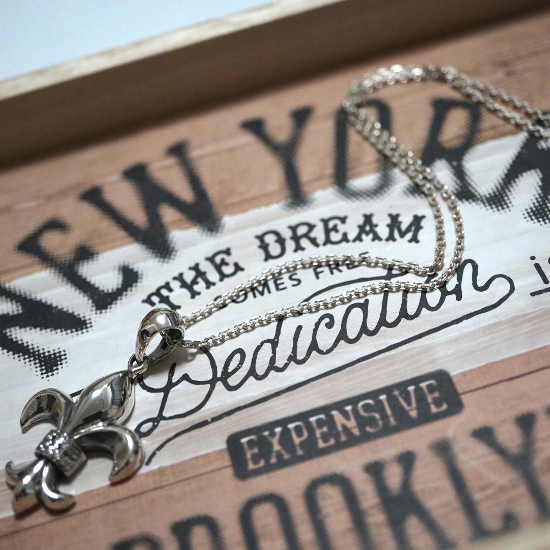 50cm+ シルバーペンダント 百合の花 銀 本物 紋章 トップ 送料無料