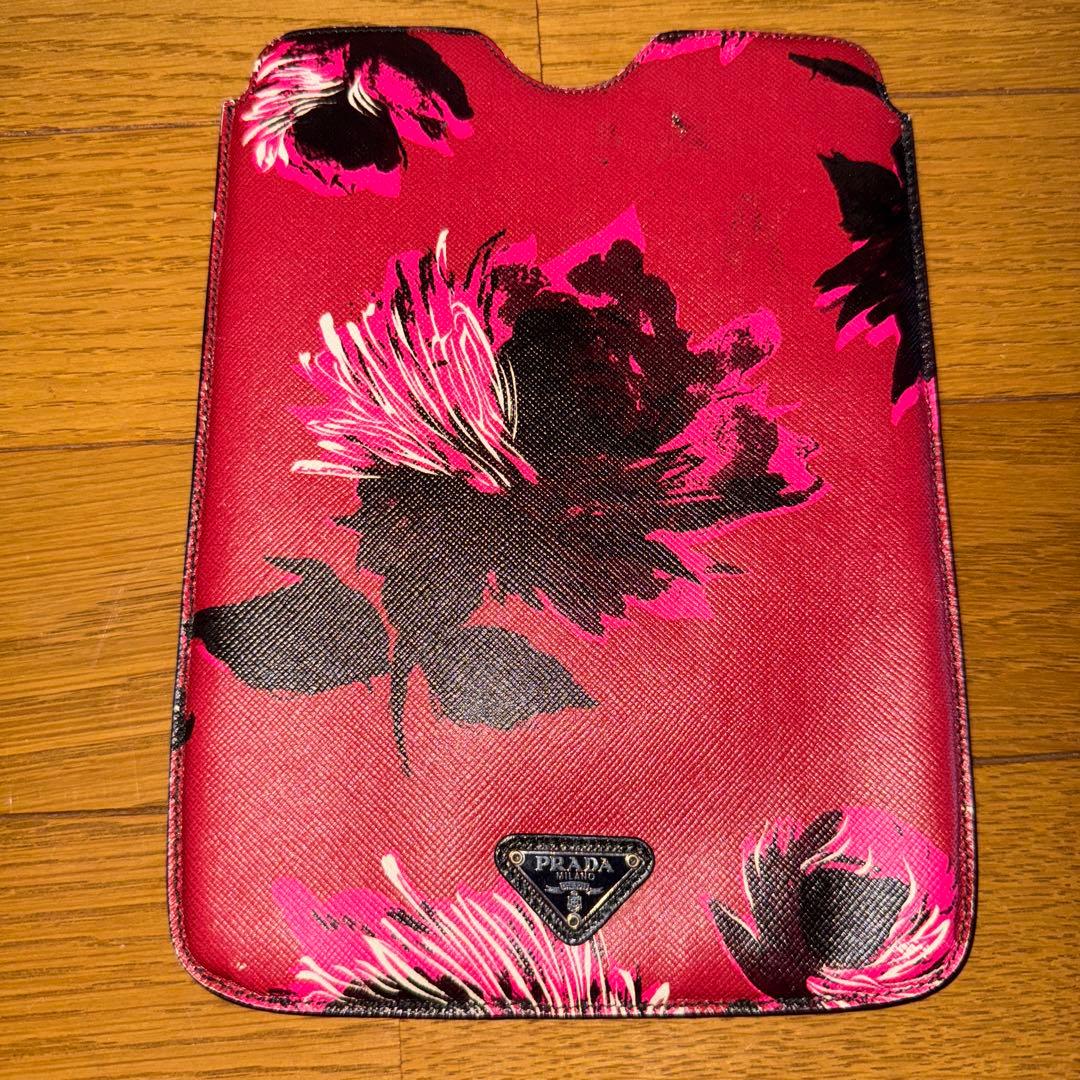PRADA 花柄 iPadケース 赤　黒　パリ限定