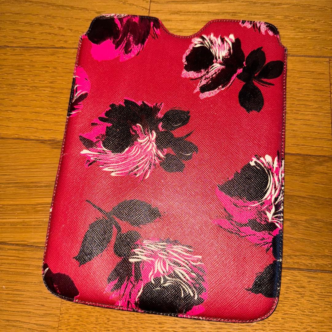 PRADA 花柄 iPadケース 赤　黒　パリ限定
