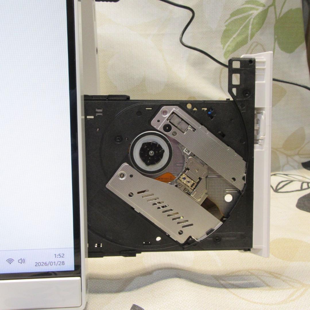 Win11公式対応10世代i3/メ8G/新品SSD480G/ブルーレイ/カメラ