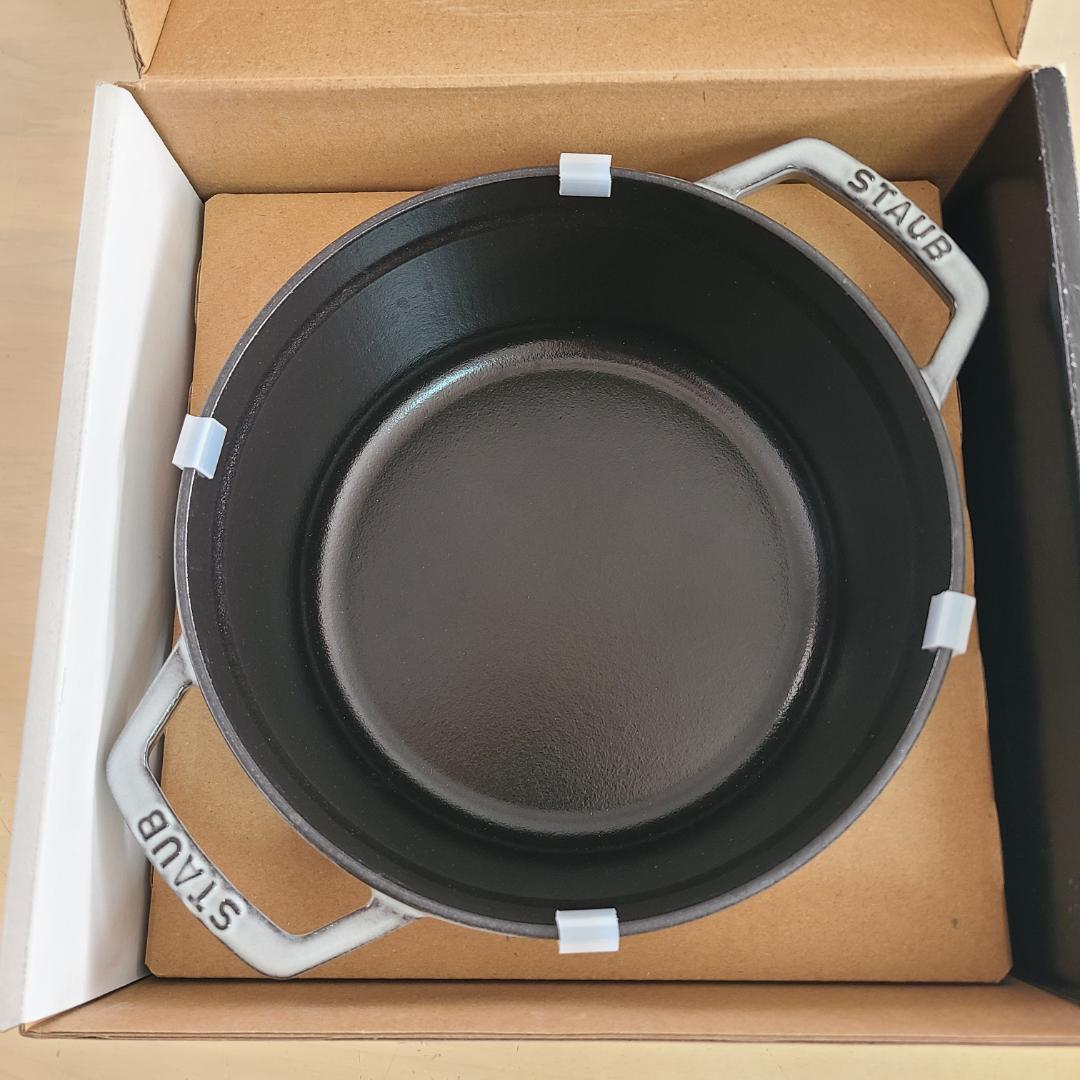 【新品未使用】 ストウブ STAUB ピコ・ココットラウンド 22ｃｍ