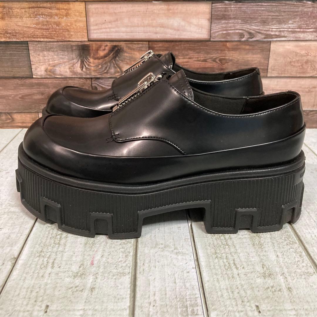 チャールズアンドキース　23.5　ジップアップ プラットフォームローファー　黒