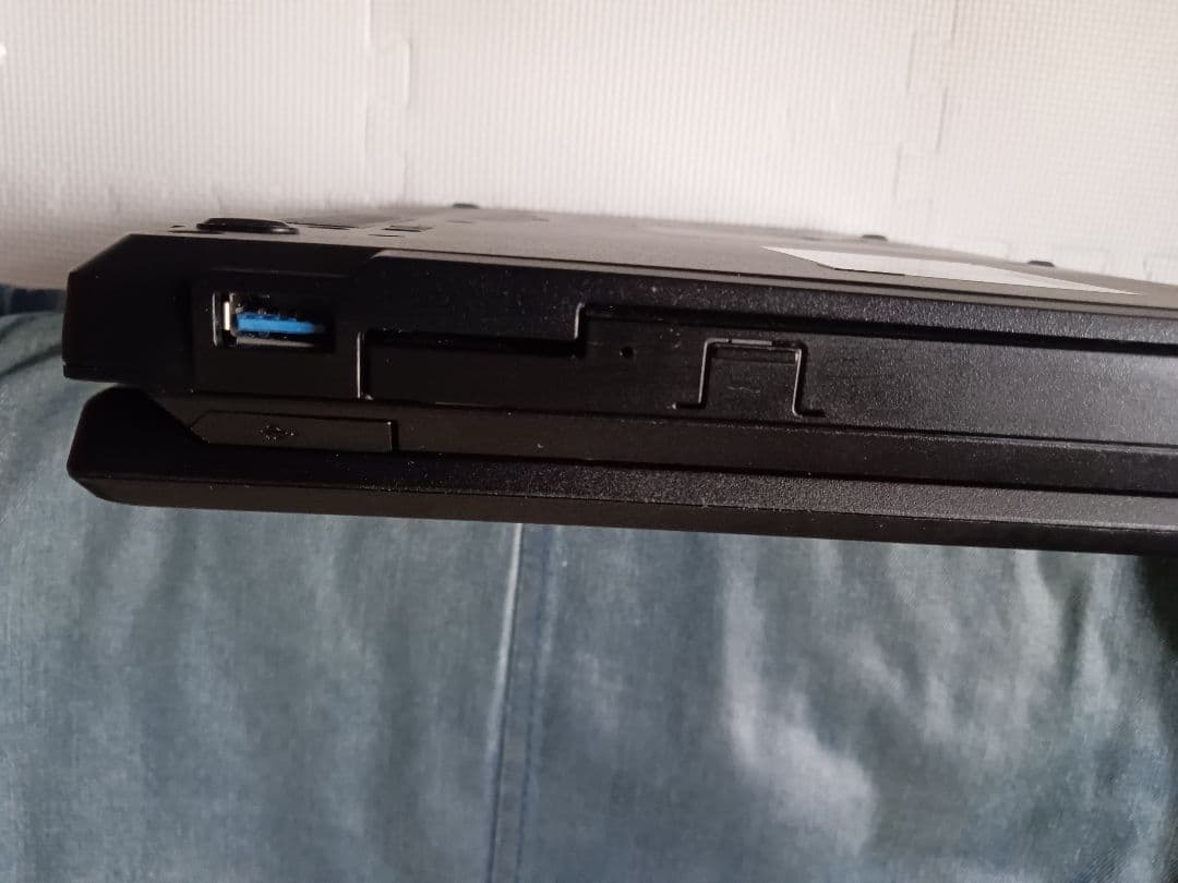 富士通ノートパソコンA579 i5第8世代　Windows11 Office