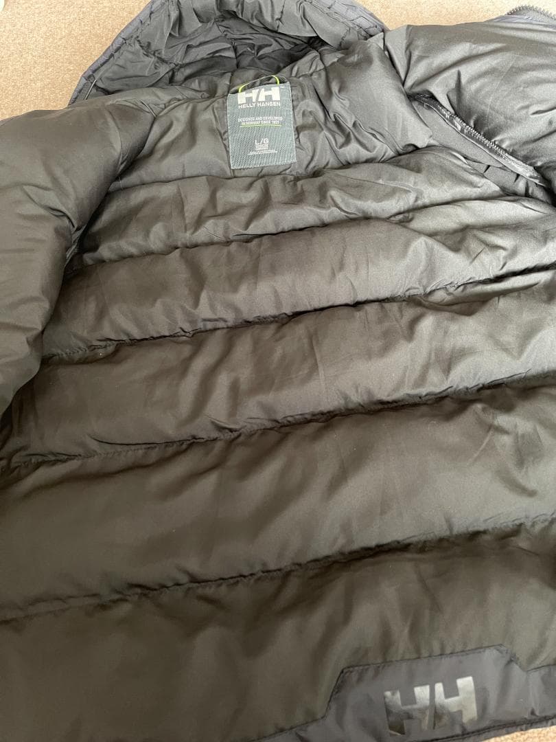 ［新品］Helly HansenヘリーハンセンActivePuffyジャケット黒