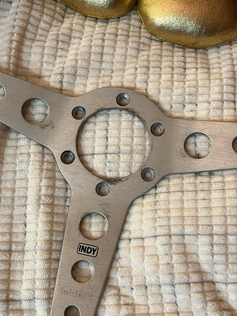 MOMO INDY 木製ウッドステアリング 美品かな？