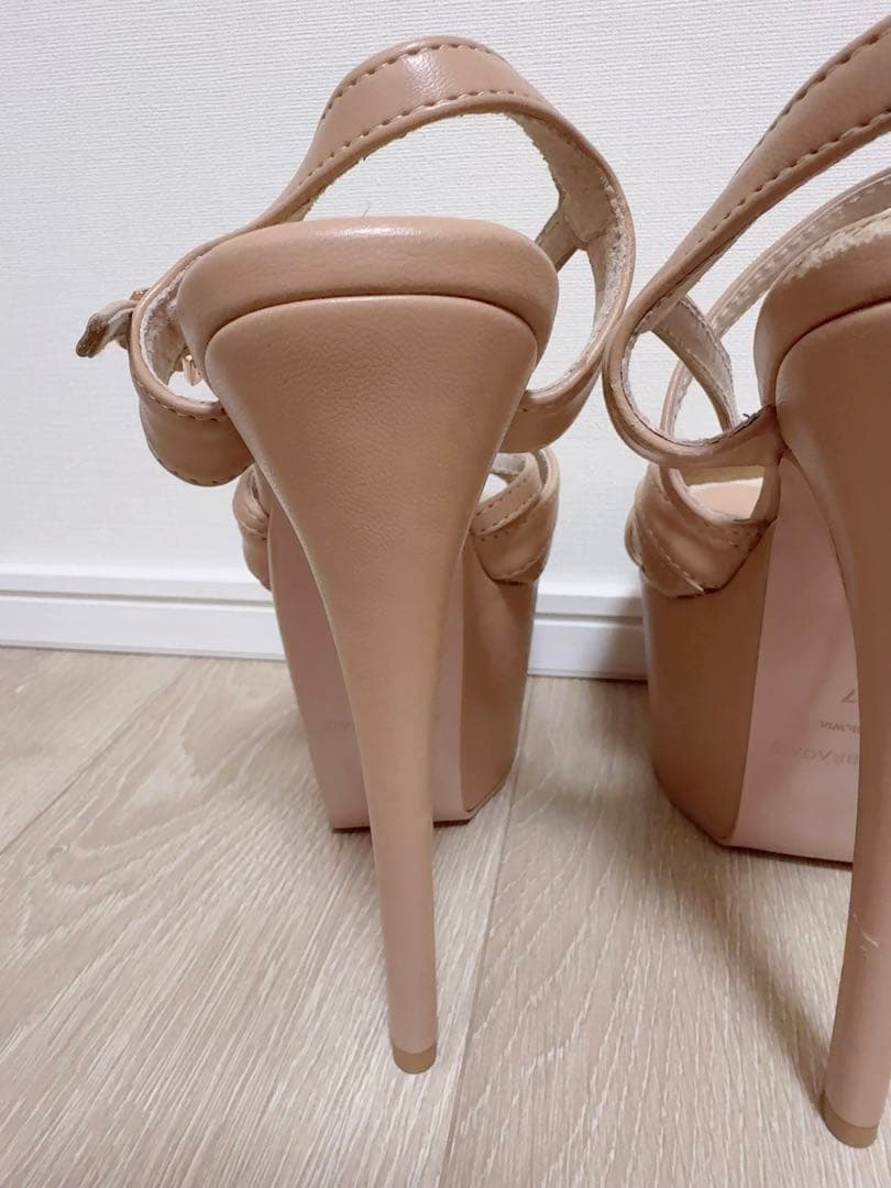 希少Jojo Bragais 16cmヒール サンダル Megan（ベージュ）