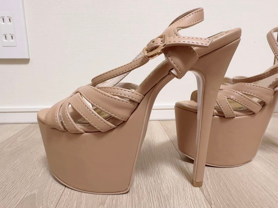 希少Jojo Bragais 16cmヒール サンダル Megan（ベージュ）