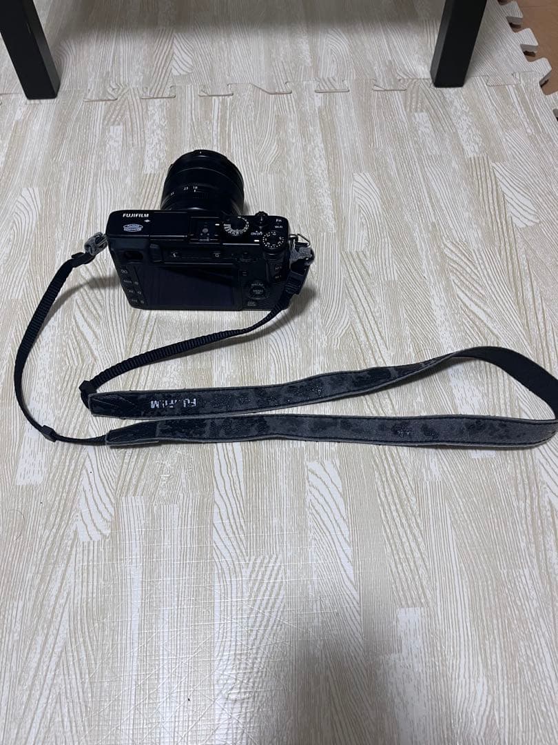 FUJIFILM X-E2 ミラーレス一眼 本体とズームレンズ