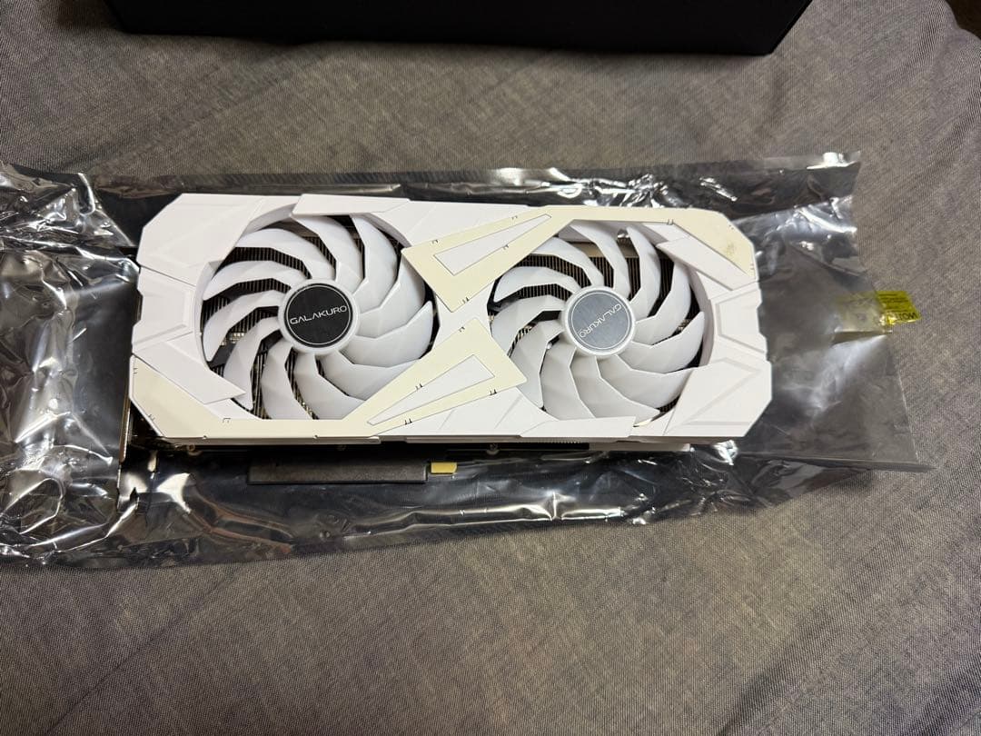 玄人志向 RTX 3070 Ti WHITEモデル