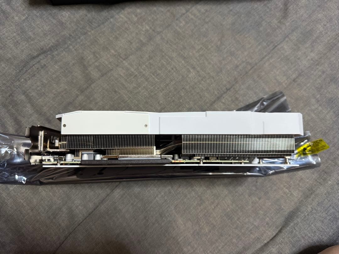 玄人志向 RTX 3070 Ti WHITEモデル