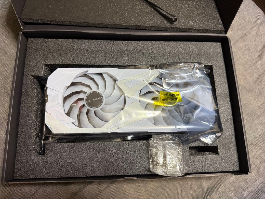 玄人志向 RTX 3070 Ti WHITEモデル
