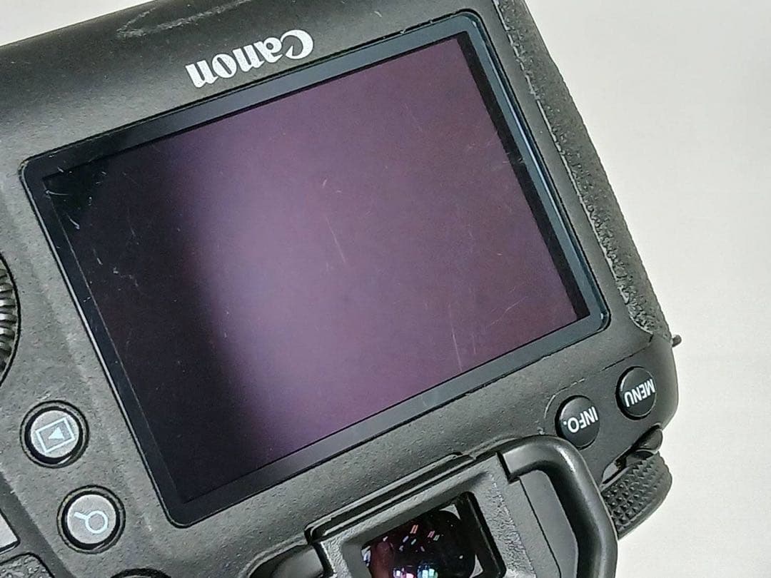 美品✨キャノン EOS 6D ボディ❤️フルサイズセンサー搭載モデル！