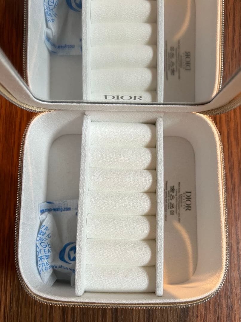 Diorジュエリーポーチスターモチーフヘアクリップセットシーズナルギフト ショッ