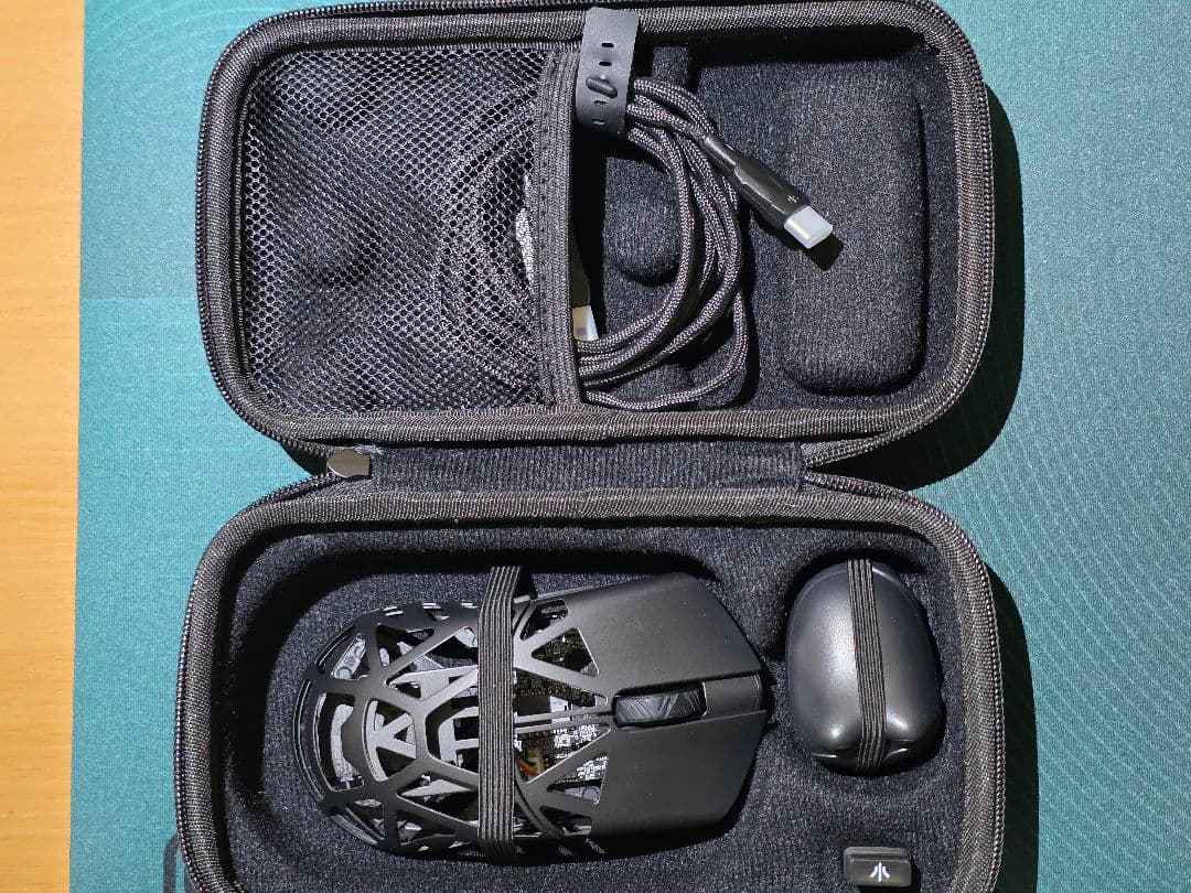 WLMOUSE Beast X Pro 穴あり Black OM Switch