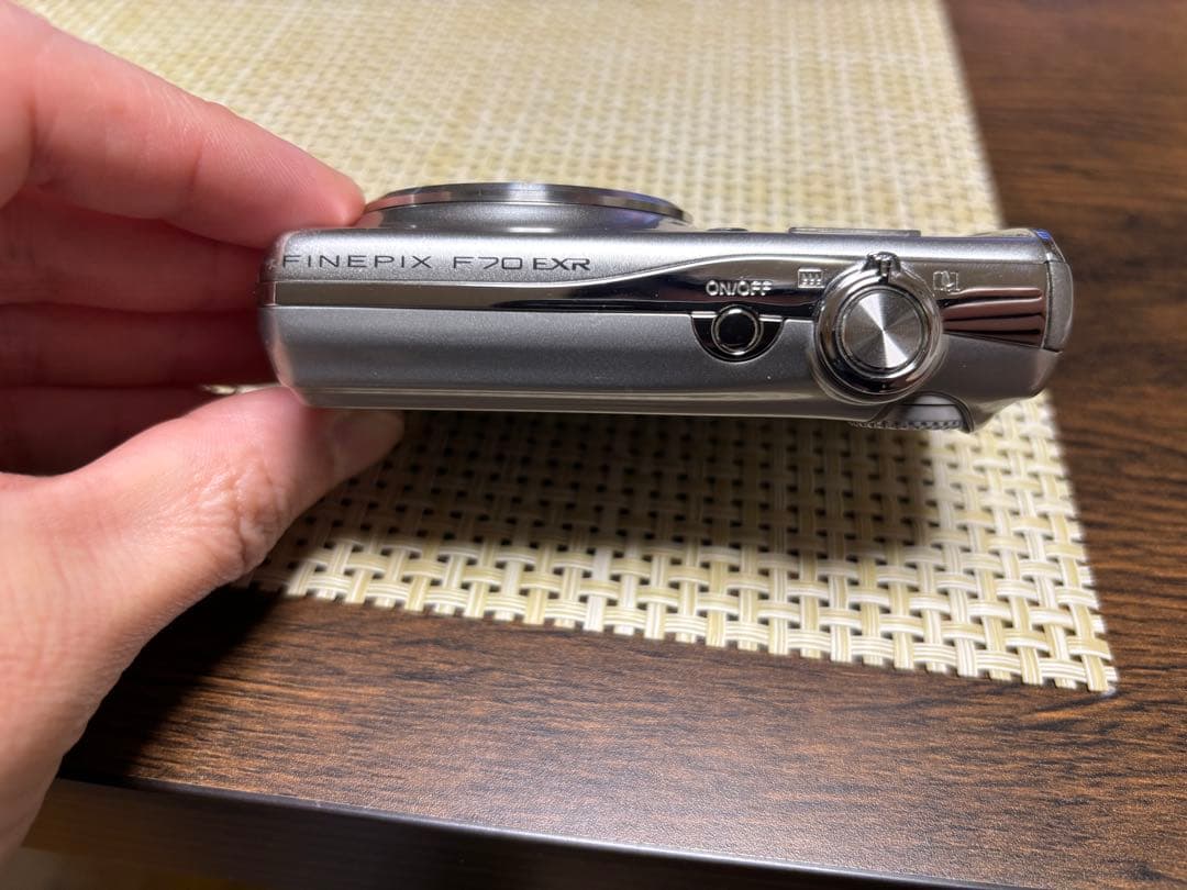 動作OK コンデジ FUJIFILM FINEPIX F70EXR 充電器付き