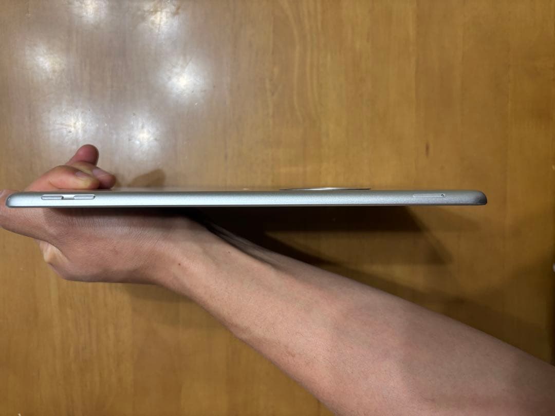 iPad第六世代（Wi-Fi+ Cellular）32GB