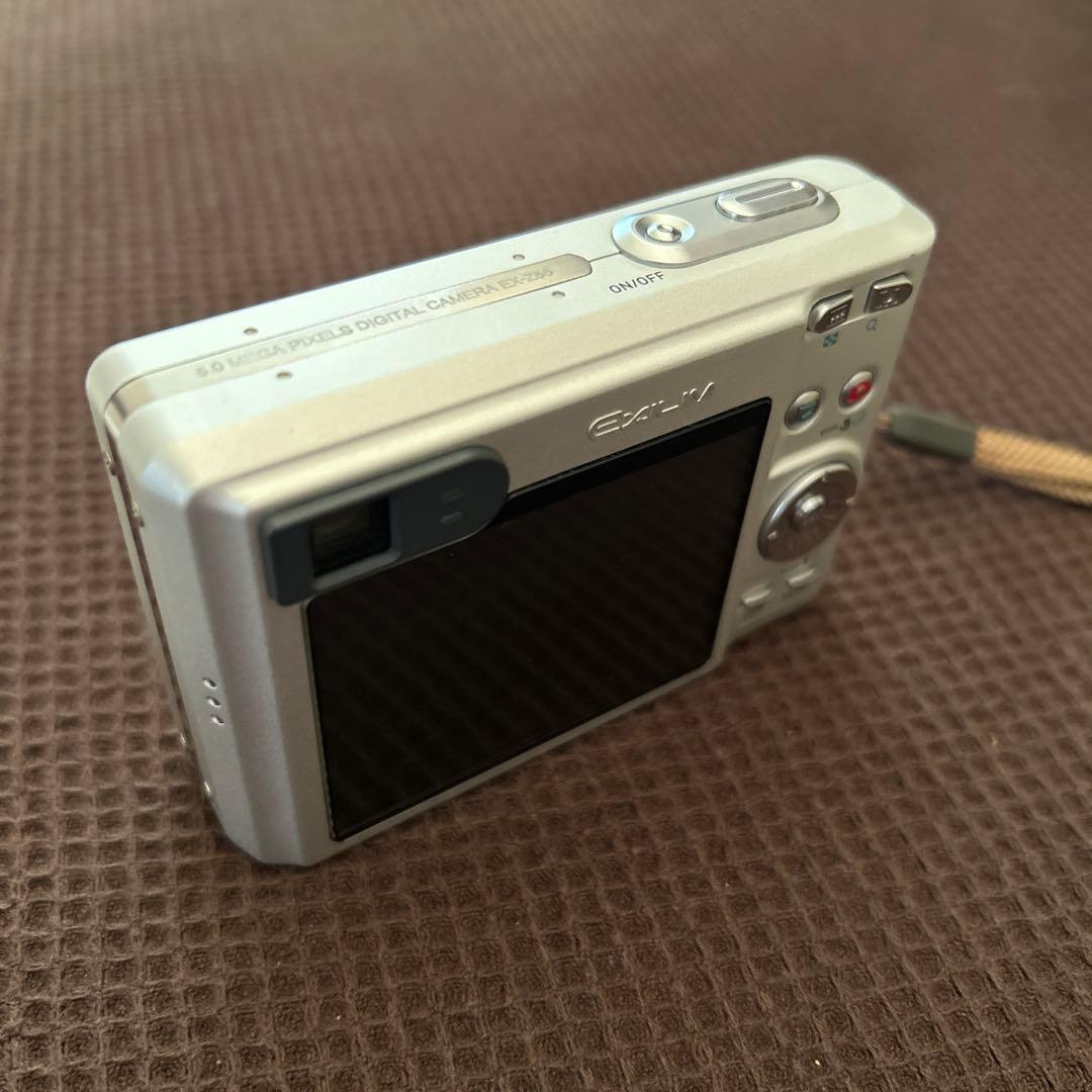 CASIO EXILIM 5.0メガピクセル コンパクトデジタルカメラ　液晶