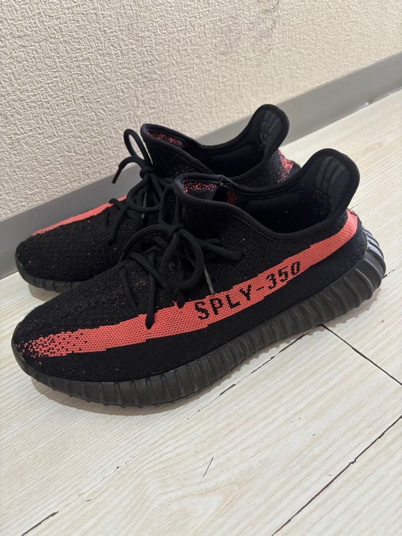 激レア adidas Yeezy Boost 350 V2 ブラック/コーラル