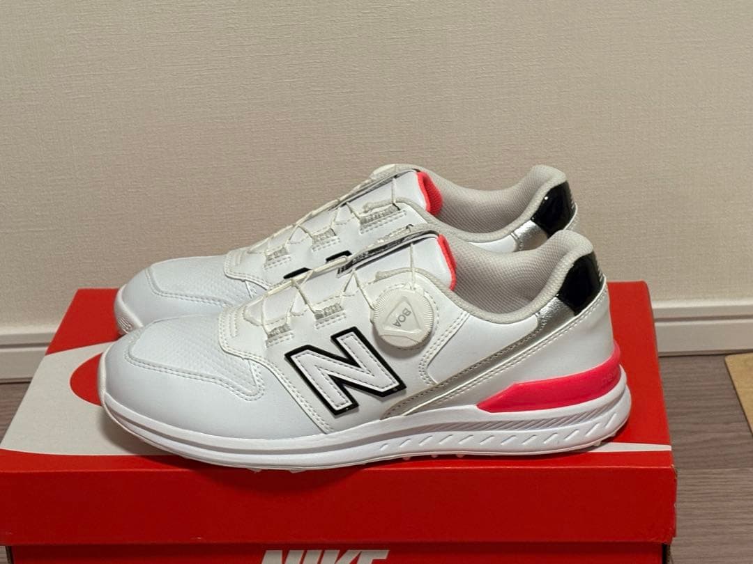未使用:New Balance ゴルフシューズ 女性用 ホワイト/ピンク