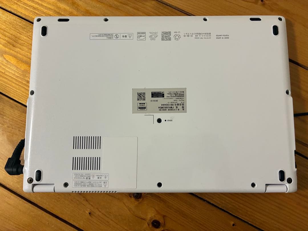 富士通 LIFEBOOK UH90/B3 ホワイト 13.3インチ