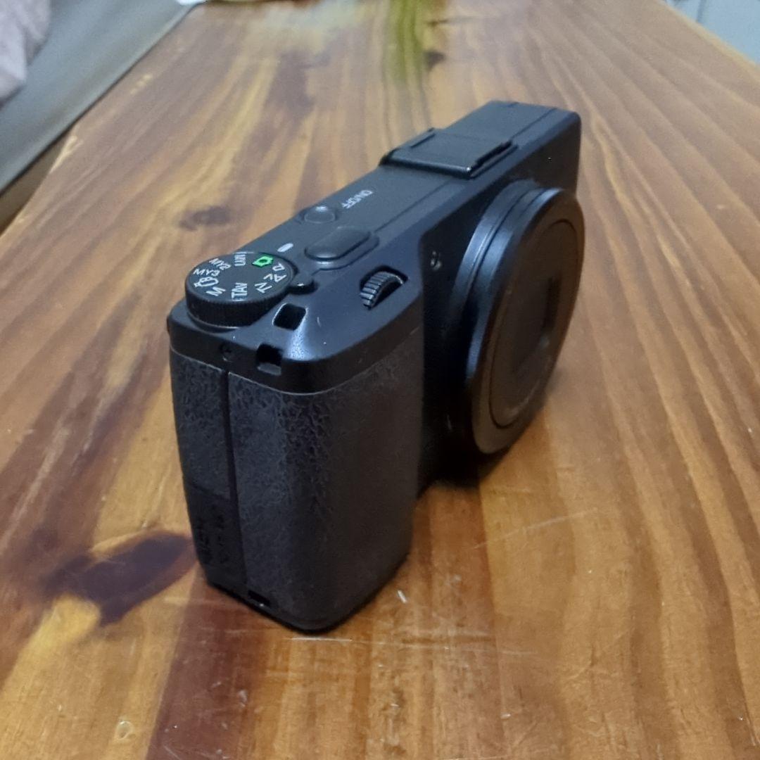 RICOH GR デジタルカメラ 初代APS-Cモデル
