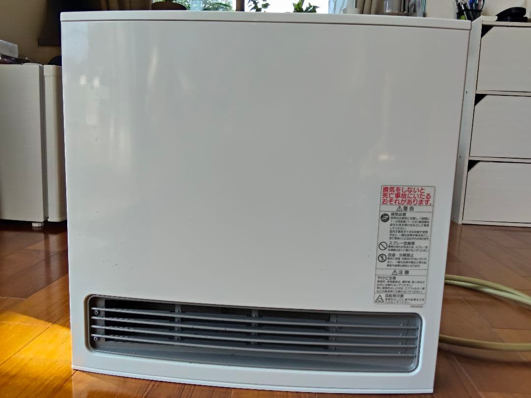 ガスファンヒーター コンパクトデザイン