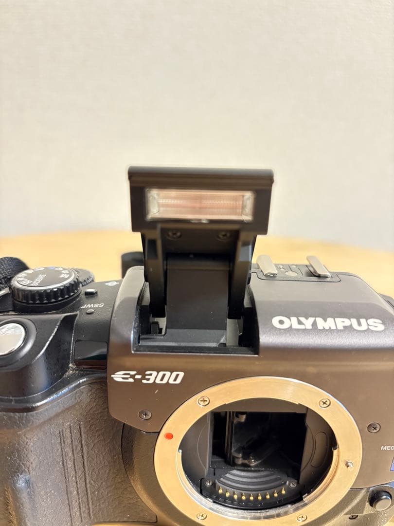 OLYMPUS E-300 デジタル一眼レフカメラ 本体