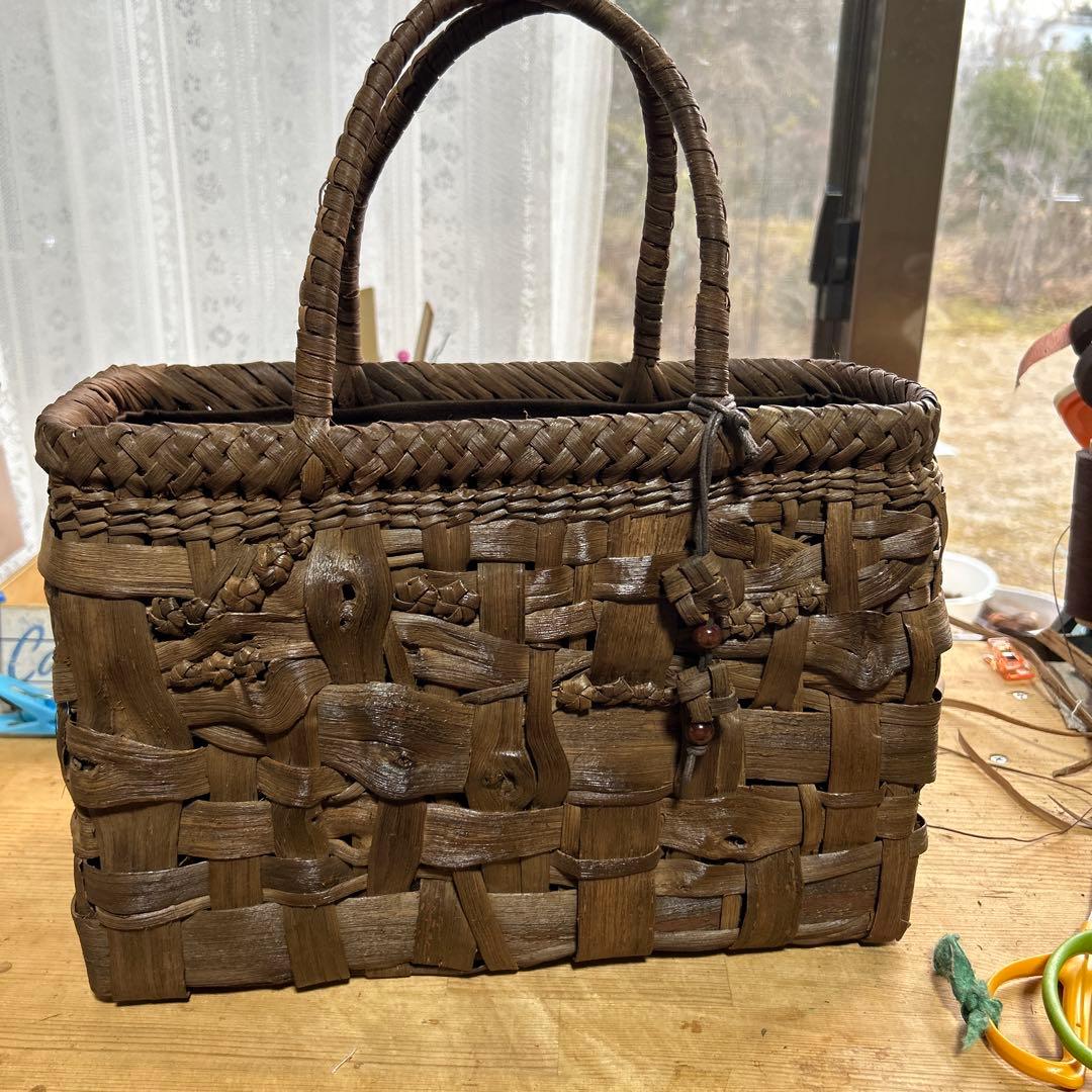 国産山葡萄バック　磨き上げたつやをみて下さい